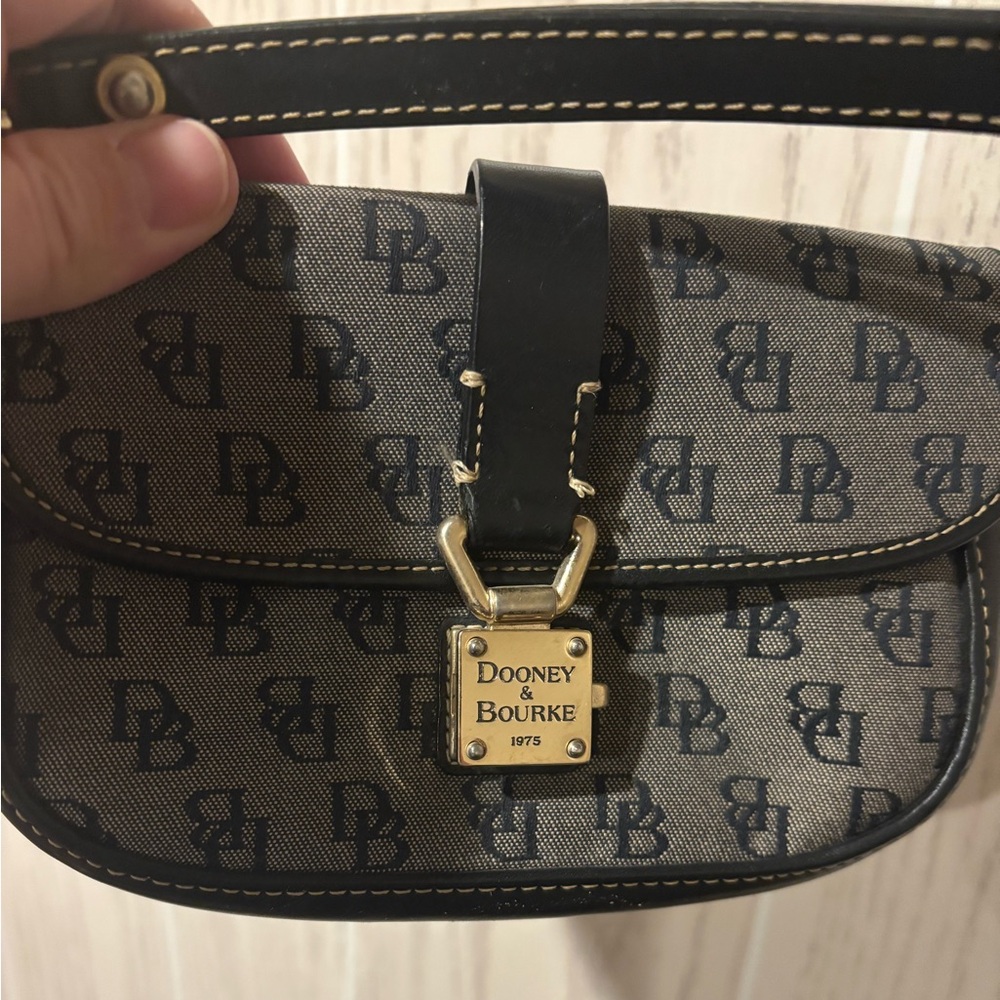 Vintage Dooney & Bourke Signature DB Black and Gray Wristlet - Picture 2 of 8